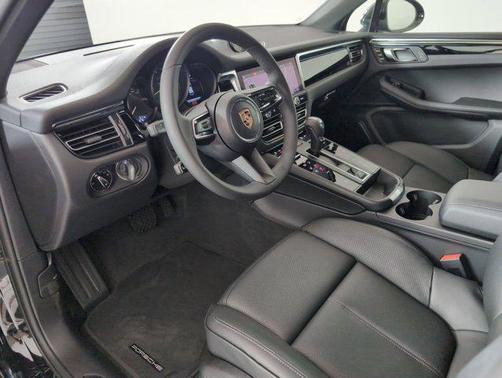 2025 Porsche Macan AWD