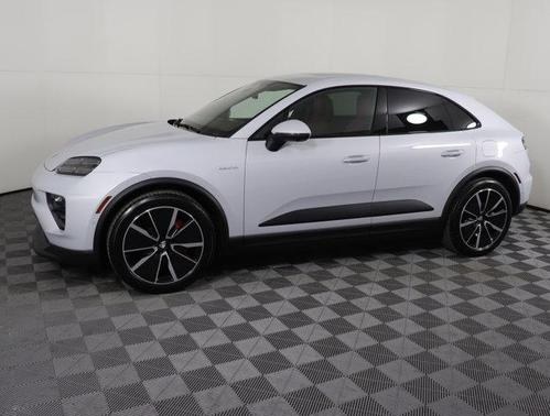 2025 Porsche Macan Base