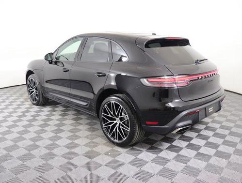 2025 Porsche Macan Base