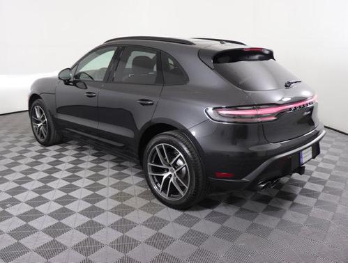 2025 Porsche Macan Base