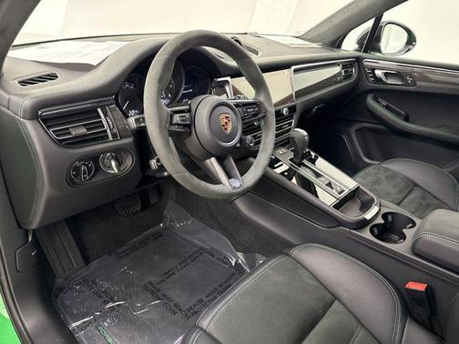2025 Porsche Macan GTS