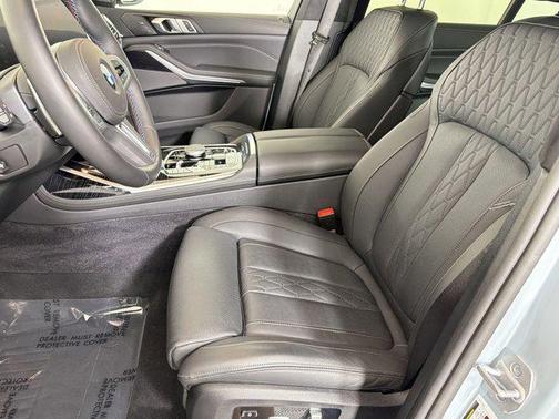 Brooklyn Grey Metallic 2025 BMW X7 M60i