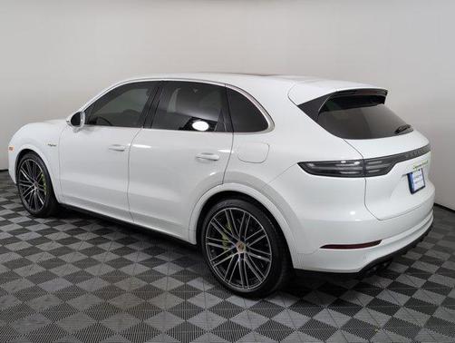2022 Porsche Cayenne E-Hybrid S