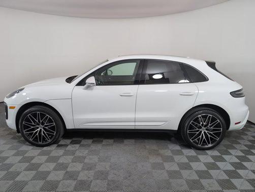 2025 Porsche Macan AWD