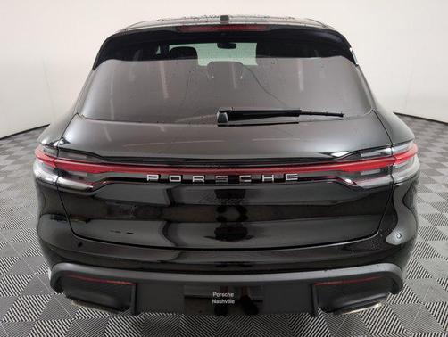 2025 Porsche Macan AWD