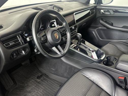 2023 Porsche Macan Base