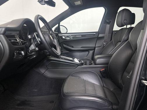 2023 Porsche Macan Base