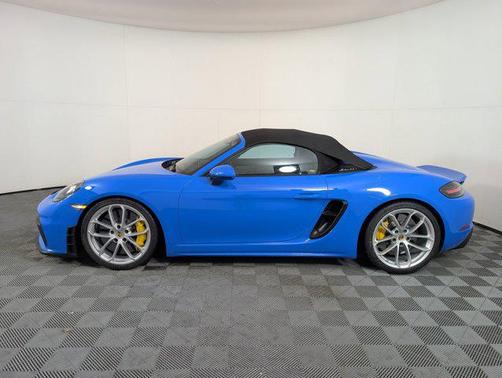 2022 Porsche 718 Spyder Roadster
