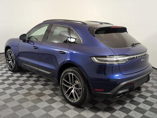 2025 Porsche Macan AWD