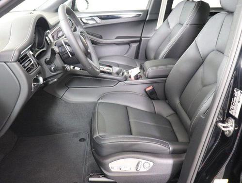 2025 Porsche Macan AWD