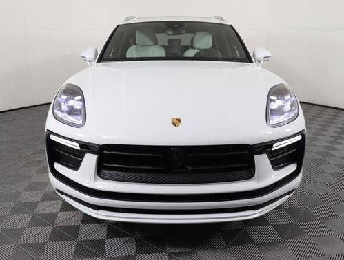 2025 Porsche Macan Base