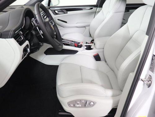 2025 Porsche Macan AWD