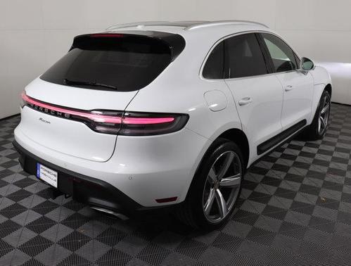 2025 Porsche Macan Base