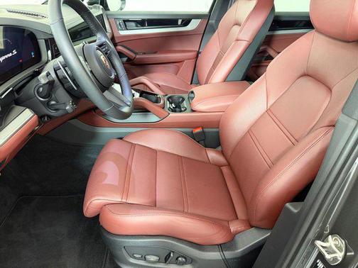 Quartzite Grey Metallic 2026 Porsche Cayenne S