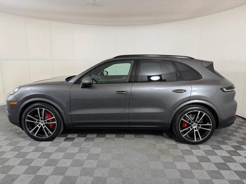 Quartzite Grey Metallic 2026 Porsche Cayenne S