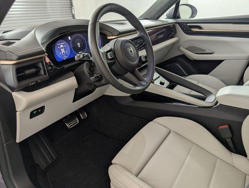 2024 Porsche Macan Turbo