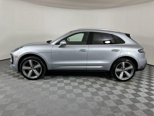 2025 Porsche Macan Base