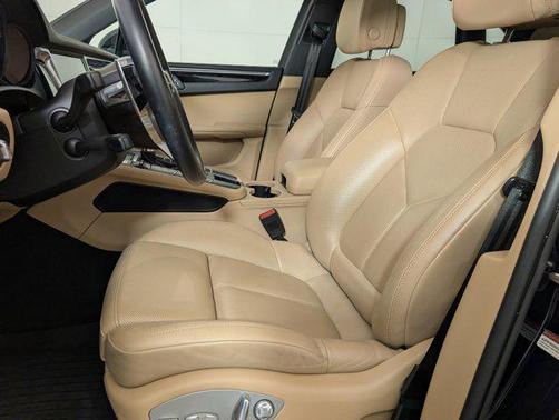 2021 Porsche Macan AWD