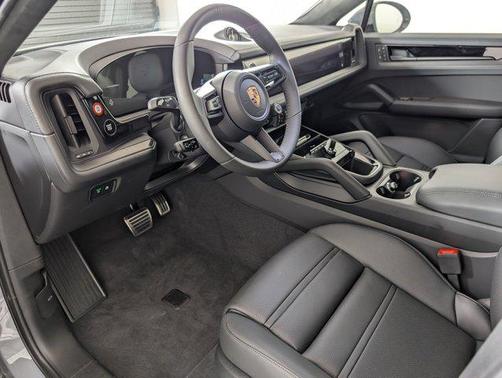 2025 Porsche Cayenne GTS