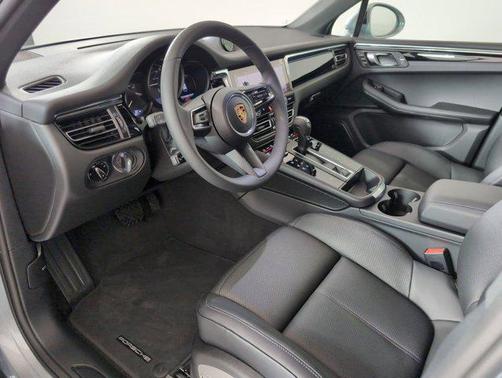 2025 Porsche Macan AWD