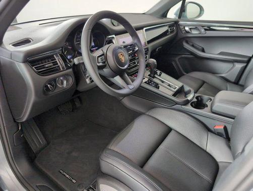 2025 Porsche Macan AWD