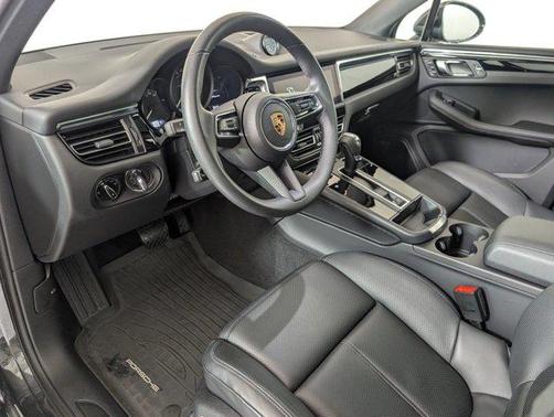 2025 Porsche Macan AWD