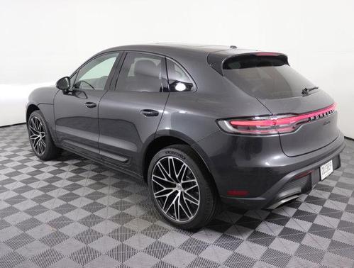 2025 Porsche Macan Base