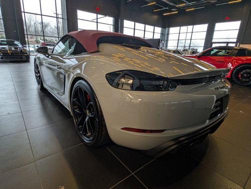 2023 Porsche 718 Spyder Roadster