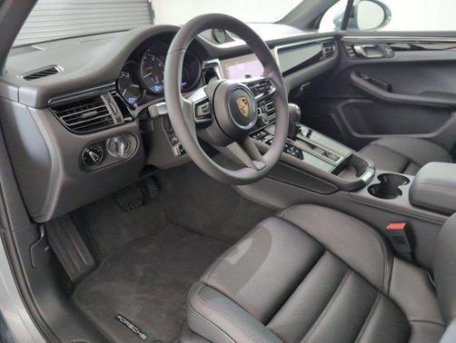2025 Porsche Macan AWD