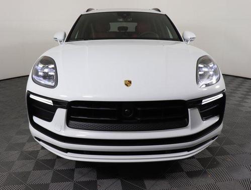 2025 Porsche Macan Base