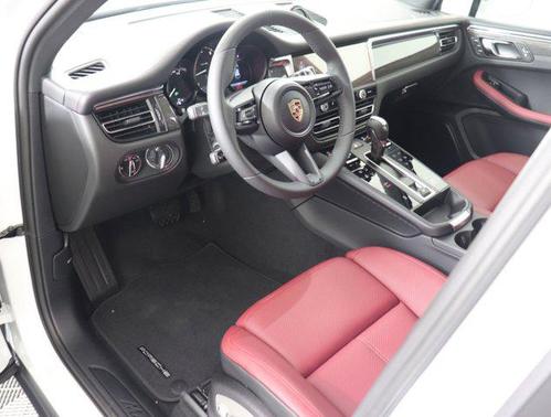 2025 Porsche Macan Base