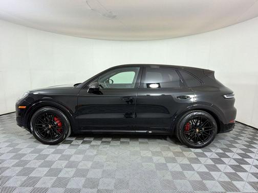 Chromite Black Metallic 2026 Porsche Cayenne GTS