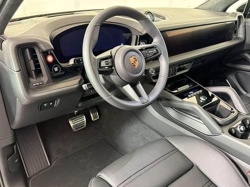 Chromite Black Metallic 2026 Porsche Cayenne GTS