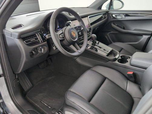 2025 Porsche Macan AWD