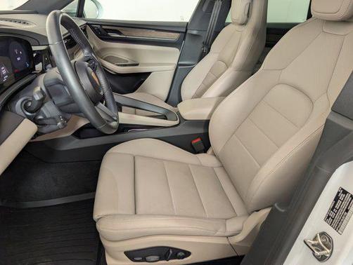 2025 Porsche Macan 4