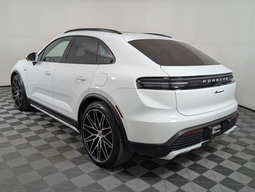 2025 Porsche Macan 4