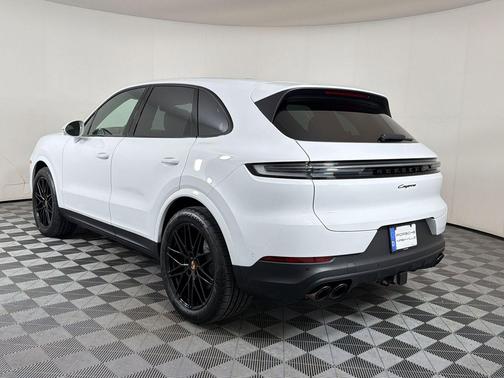 Carrara White Metallic 2026 Porsche Cayenne Cayenne