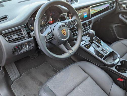 2022 Porsche Macan AWD