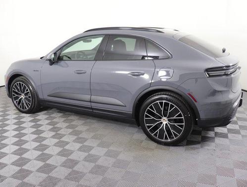 2025 Porsche Macan Base
