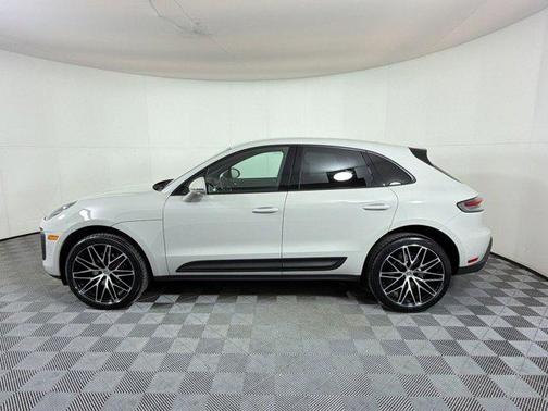 Volcano Grey Metallic 2022 Porsche Macan Macan
