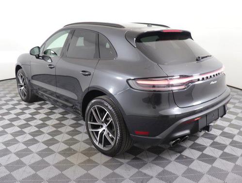 2025 Porsche Macan Base
