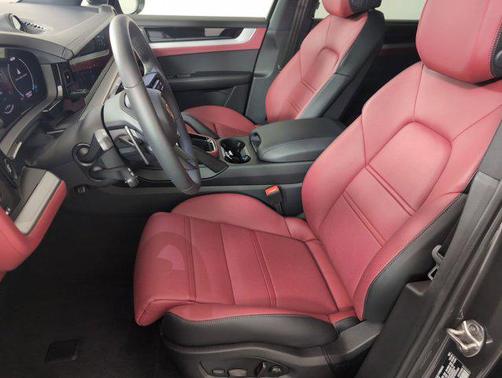 2025 Porsche Cayenne S