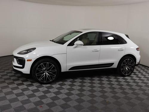 2025 Porsche Macan Base