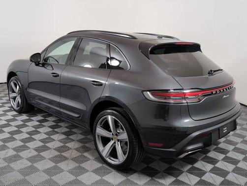 2025 Porsche Macan AWD