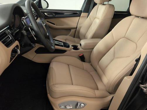 2025 Porsche Macan AWD