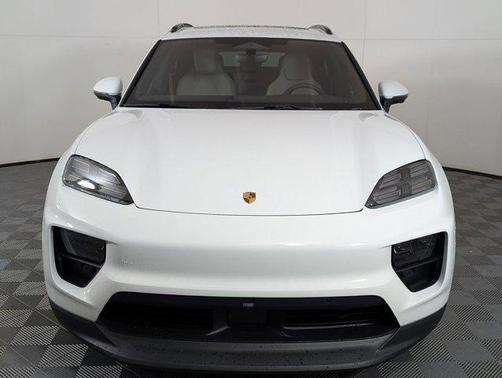 2025 Porsche Macan 4S
