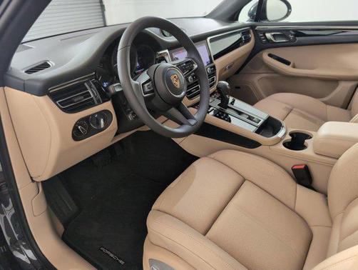 2025 Porsche Macan AWD