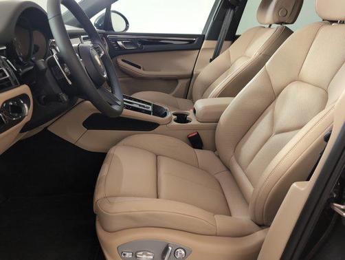 2025 Porsche Macan AWD