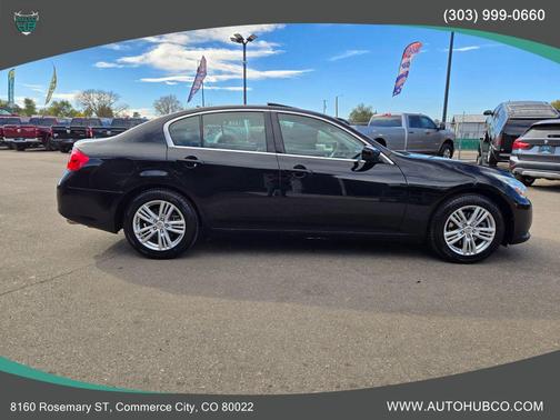 2015 INFINITI Q40 Base