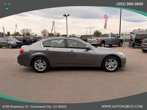 2015 INFINITI Q40 Base